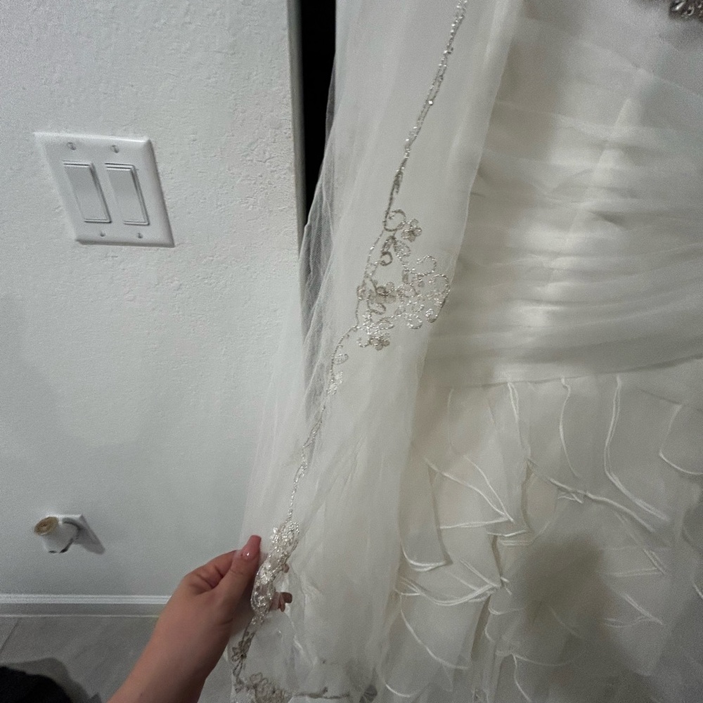 David’s Bridal NEW
Wedding dress -includes everything in picture (veil, crown) - Picture 4 of 15